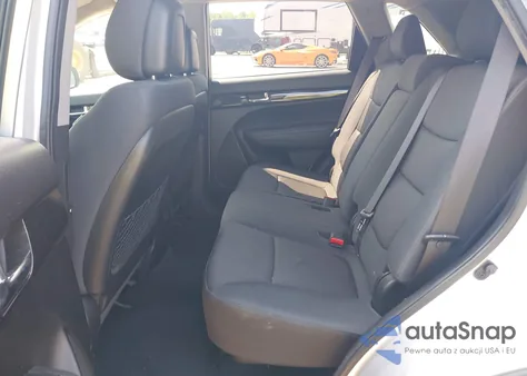 2011 Kia Sorento Lx z USA, uszkodzony, nr VIN 5XYKTCA1XBG114660